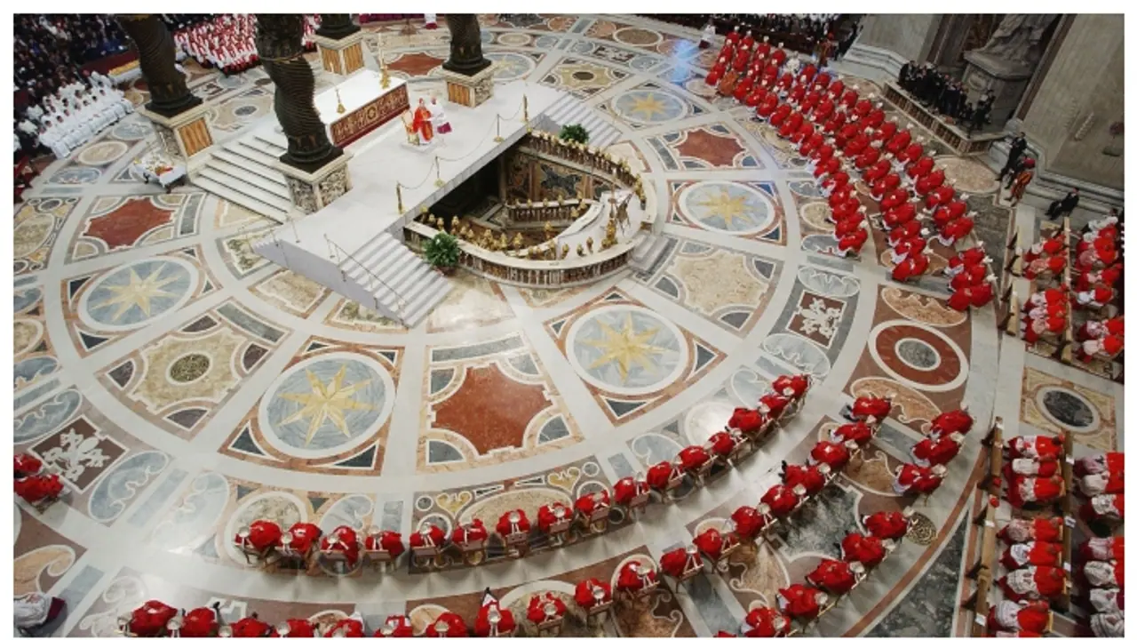 Pope election: వాటికన్లో నల్ల పొగ.. కొత్త పోప్ ఎంపిక మొదటి ఓటింగ్ విఫలం Pope election: వాటికన్లో నల్ల పొగ.. కొత్త పోప్ ఎంపిక మొదటి ఓటింగ్ విఫలం