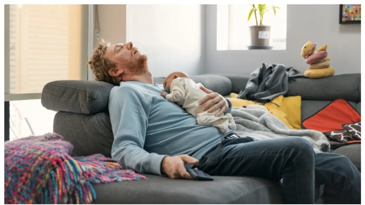 മകളെ നോക്കാനായി 2.3 ലക്ഷത്തിന്റെ ജോലി അച്ഛന് ഉപേക്ഷിച്ചു, ഇപ്പോൾ ഡിപ്രഷനിലെന്ന് കുറിപ്പ്! മകളെ നോക്കാനായി 2.3 ലക്ഷത്തിന്റെ ജോലി അച്ഛന് ഉപേക്ഷിച്ചു, ഇപ്പോൾ ഡിപ്രഷനിലെന്ന് കുറിപ്പ്!