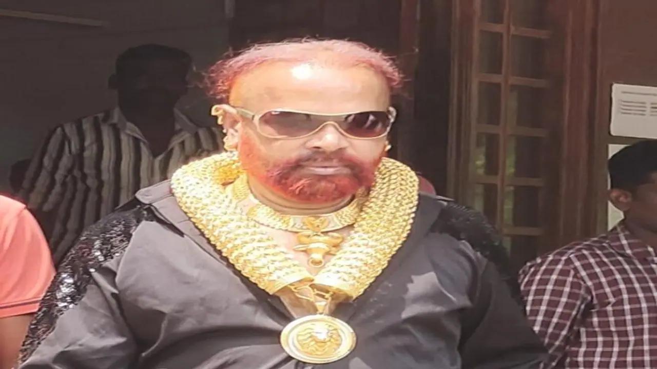 கிலோ கணக்கில் நகை அணிந்து நீதிமன்றத்தில் ஆஜரான பிரபல ரவுடி! கிலோ கணக்கில் நகை அணிந்து நீதிமன்றத்தில் ஆஜரான பிரபல ரவுடி!