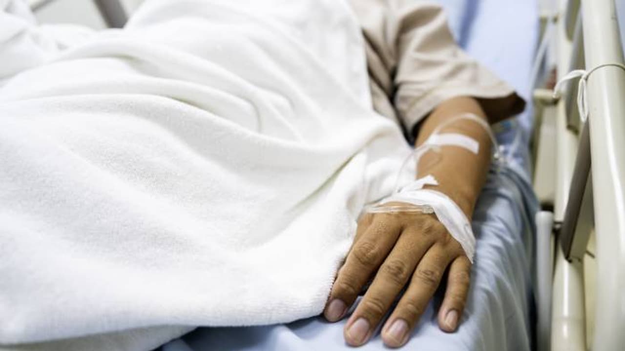 ആഴ്ചയിൽ 110 മണിക്കൂർ വരെ ജോലി ചെയ്യിപ്പിച്ചു, ആശുപത്രിയിലായി, ആരോപണവുമായി യുവ ബാങ്കർ