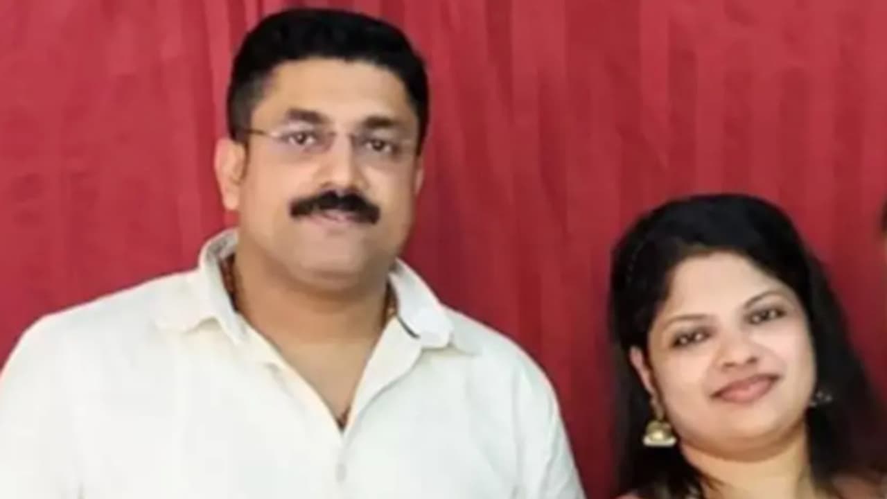 നഴ്സ് ദമ്പതികളുടെ മരണം: കുവൈത്ത് പൊലീസ് റിപ്പോർട്ടിൽ കണ്ടെത്തൽ, 'യുവതിയെ കൊലപ്പെടുത്തി ഭർത്താവിന്റെ ആത്മത്യ' നഴ്സ് ദമ്പതികളുടെ മരണം: കുവൈത്ത് പൊലീസ് റിപ്പോർട്ടിൽ കണ്ടെത്തൽ, 'യുവതിയെ കൊലപ്പെടുത്തി ഭർത്താവിന്റെ ആത്മത്യ'