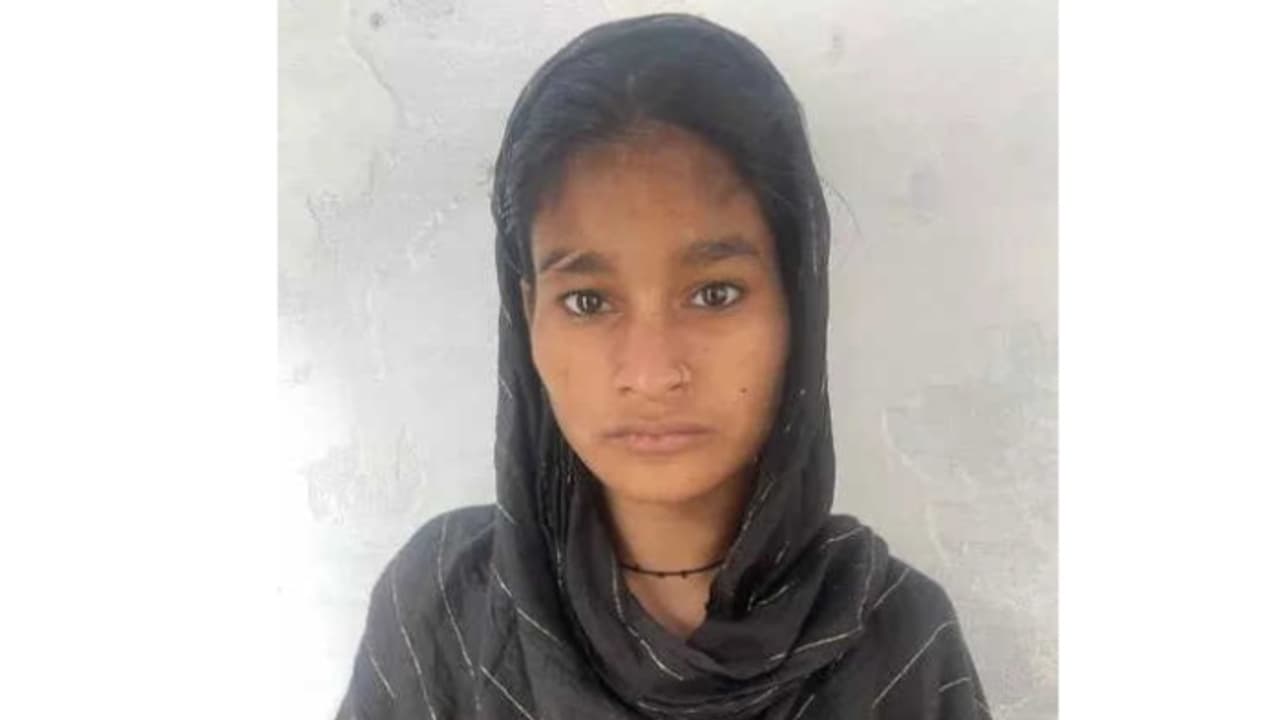 21 വയസിനുള്ളിൽ 12 വിവാഹങ്ങൾ; എല്ലാ വേദിയിലും അരങ്ങേറിയത് ഒരേ നാടകം, പക്ഷേ ഇത്തവണ രക്ഷപ്പെടുന്നതിനിടെ കുടുങ്ങി 21 വയസിനുള്ളിൽ 12 വിവാഹങ്ങൾ; എല്ലാ വേദിയിലും അരങ്ങേറിയത് ഒരേ നാടകം, പക്ഷേ ഇത്തവണ രക്ഷപ്പെടുന്നതിനിടെ കുടുങ്ങി