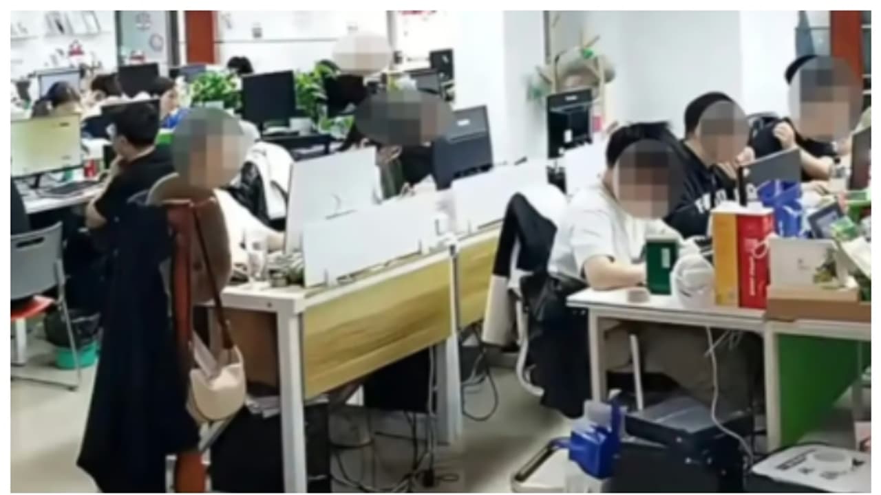 ജീവനക്കാരുടെ ഓഫീസ് സമയം ലൈവ് ആയി സ്ട്രീം ചെയ്ത് ഉടമ; രൂക്ഷമായി വിമര്ശിച്ച് സോഷ്യല് മീഡിയ ജീവനക്കാരുടെ ഓഫീസ് സമയം ലൈവ് ആയി സ്ട്രീം ചെയ്ത് ഉടമ; രൂക്ഷമായി വിമര്ശിച്ച് സോഷ്യല് മീഡിയ