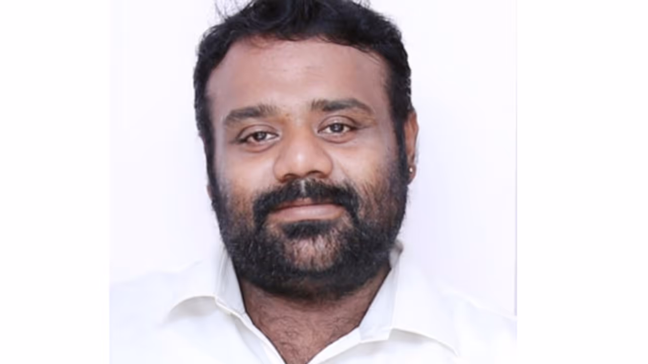 തൃശൂരിൽ ജോലി ചെയ്യുന്ന ഭാര്യക്ക് വീഡിയോ കോൾ, കസേര തെന്നി കയര്‍ കുരുങ്ങി; യുവാവിന്‍റെ മരണം അബദ്ധത്തിലെന്ന് സൂചന