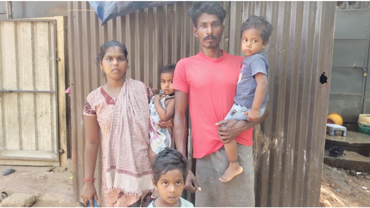 വാട്സാപ്പിൽ എന്തും കണ്ണുംപൂട്ടി ഫോർവേഡ് ചെയ്യുന്നവരെ, തൃശൂരിൽ യുവാവും കുടുംബവും നേരിട്ട പീഡനം അറിയുക! വാട്സാപ്പിൽ എന്തും കണ്ണുംപൂട്ടി ഫോർവേഡ് ചെയ്യുന്നവരെ, തൃശൂരിൽ യുവാവും കുടുംബവും നേരിട്ട പീഡനം അറിയുക!