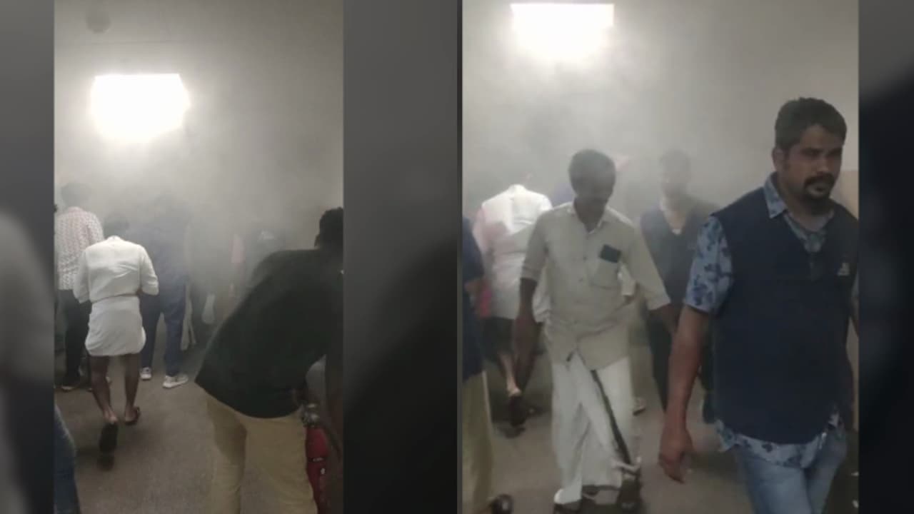 കോഴിക്കോട് മെഡിക്കൽ കോളേജ് അത്യാഹിത വിഭാഗത്തിനടുത്ത് പുക; രോ​ഗികളെ മാറ്റുന്നു, ആംബുലൻസ് സംഘം ആശുപത്രിയിൽ