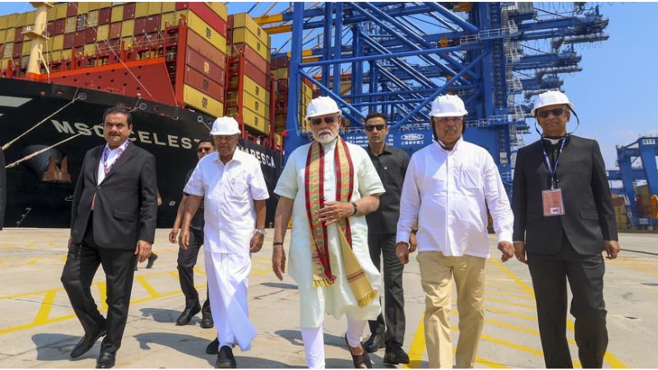 പുറത്തേക്കൊഴുകിയിരുന്ന 1900 കോടി വിഴിഞ്ഞം വഴി ഇനി ഇന്ത്യക്ക് സ്വന്തം, ദുബായ്ക്കും സിംഗപ്പൂരിനും വരെ വെല്ലുവിളി