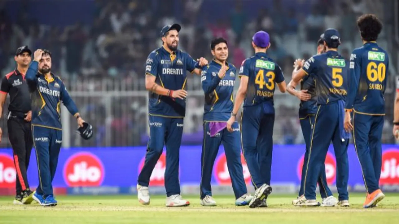 ಗೆದ್ದು ಬೀಗಿದ ಗುಜರಾತ್ ಟೈಟಾನ್ಸ್, ಆರೆಂಜ್ ಅರ್ಮಿ ಪ್ಲೇ ಆಫ್ ರೇಸ್ನಿಂದ ಬಹುತೇಕ ಔಟ್! ಗೆದ್ದು ಬೀಗಿದ ಗುಜರಾತ್ ಟೈಟಾನ್ಸ್, ಆರೆಂಜ್ ಅರ್ಮಿ ಪ್ಲೇ ಆಫ್ ರೇಸ್ನಿಂದ ಬಹುತೇಕ ಔಟ್!