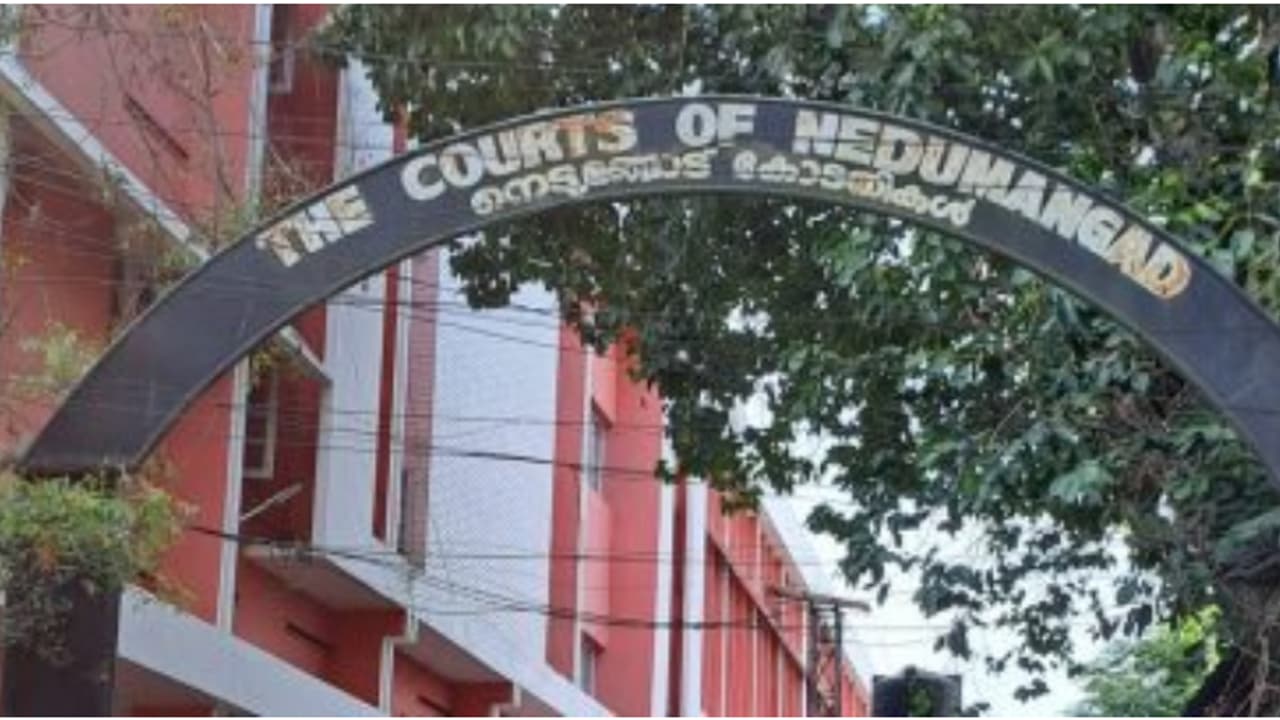 'യാതൊരു ദയയും അർഹിക്കുന്നില്ല', പ്രതിയുടെ ക്രൂരത തെളിഞ്ഞപ്പോൾ കോടതി വിധിന്യായത്തിൽ കുറിച്ചു; 47 വർഷം കഠിന തടവ് 'യാതൊരു ദയയും അർഹിക്കുന്നില്ല', പ്രതിയുടെ ക്രൂരത തെളിഞ്ഞപ്പോൾ കോടതി വിധിന്യായത്തിൽ കുറിച്ചു; 47 വർഷം കഠിന തടവ്