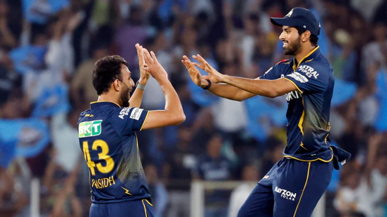 അങ്ങനെയങ്ങ് പോയാലോ.., ഹേസല്‍വുഡില്‍ നിന്ന് പര്‍പ്പിള്‍ ക്യാപ്പ് തിരിച്ചുപിടിച്ച് പ്രസിദ്ധ് കൃഷ്ണ