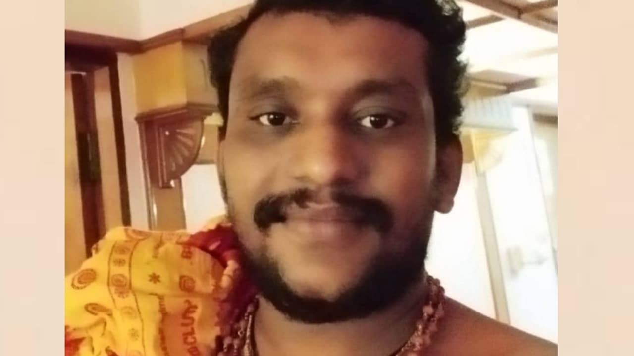 വീട്ടിലെ പൂജാമുറിയിൽ എംഡിഎംഎയും കഞ്ചാവും; പൊലീസ് എത്തിയതറിഞ്ഞ് പിൻവശത്തെ വാതിൽ വഴി ഓടി ഓടി രക്ഷപ്പെട്ട് പ്രതി