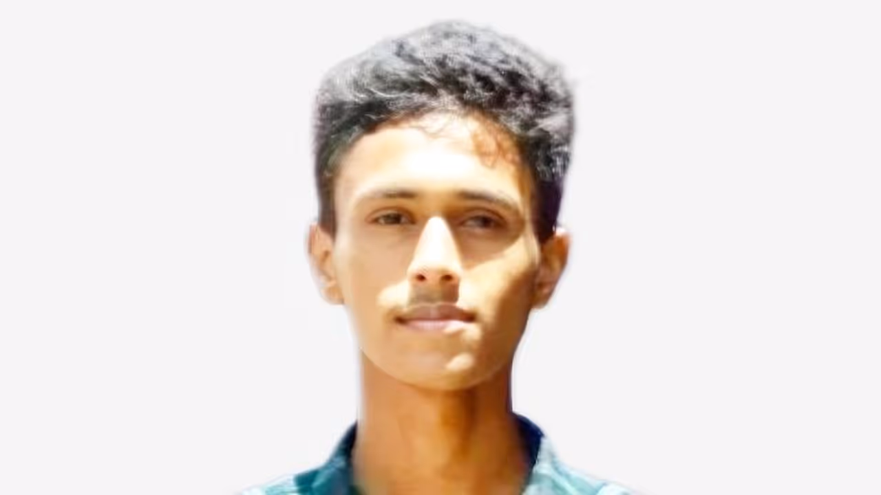 പരീക്ഷയ്ക്ക് 2 ദിവസം മാത്രം; എഞ്ചിനീയറിംഗ് വിദ്യാർത്ഥിയെ വീടിനുള്ളിൽ മരിച്ചനിലയിൽ കണ്ടെത്തി പരീക്ഷയ്ക്ക് 2 ദിവസം മാത്രം; എഞ്ചിനീയറിംഗ് വിദ്യാർത്ഥിയെ വീടിനുള്ളിൽ മരിച്ചനിലയിൽ കണ്ടെത്തി