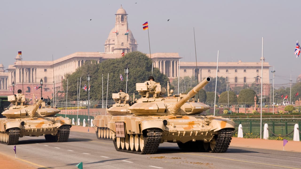 ഭീഷ്‍മരും അർജ്ജുനനുമൊക്കെ താണ്ഡവമാടും! ഈ ഇന്ത്യൻ ടാങ്കുകൾക്ക് മുന്നിൽ പാകിസ്ഥാൻ കരയും മോനേ!