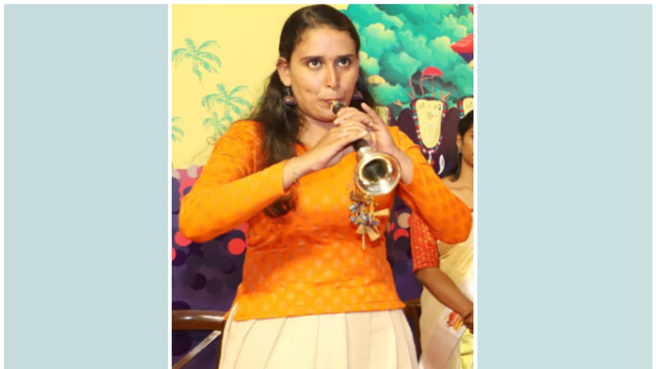 ആണധികാരമാണ് പൂരം എന്ന് പറയുന്നവര്‍ക്കിടയിലേക്ക് ഹൃദ്യമായി ഹൃദ്യ; ഇത്തവണ പങ്കെടുക്കുന്നത് കാരമുക്ക് പൂരത്തില്‍