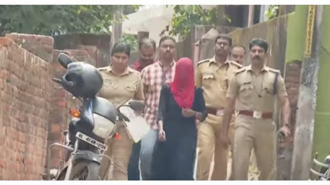 നീറ്റ് പരീക്ഷ വ്യാജ ഹാള്ടിക്കറ്റ്: 'പത്തനംതിട്ട ആയതിനാല് പരീക്ഷയെഴുതാൻ പോകില്ലെന്ന് കരുതി'; ഗ്രീഷ്മയുടെ മൊഴി നീറ്റ് പരീക്ഷ വ്യാജ ഹാള്ടിക്കറ്റ്: 'പത്തനംതിട്ട ആയതിനാല് പരീക്ഷയെഴുതാൻ പോകില്ലെന്ന് കരുതി'; ഗ്രീഷ്മയുടെ മൊഴി