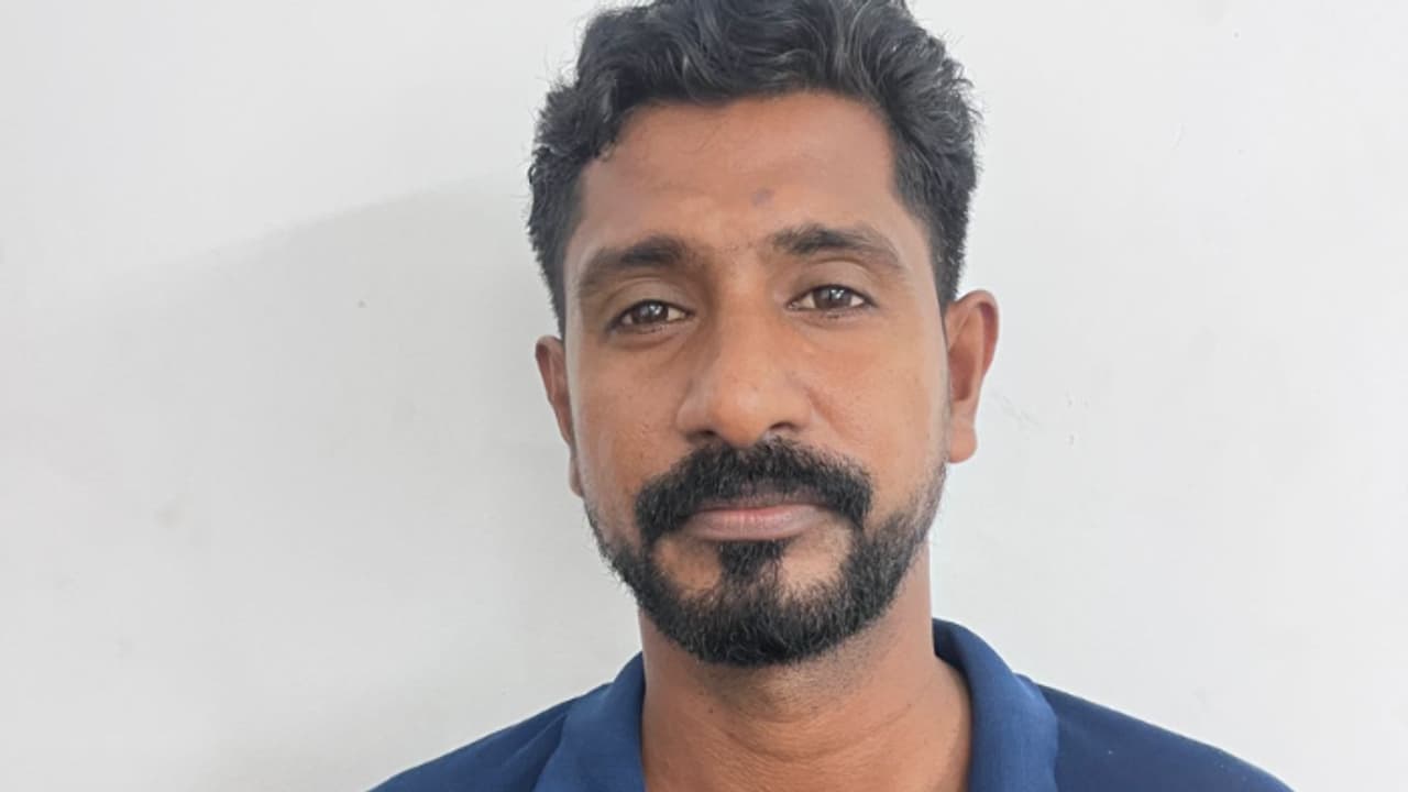 ബിവറേജിൽ മദ്യം വാങ്ങാനെത്തിയപ്പോൾ ക്യൂ നിൽക്കാൻ ജീവനക്കാരൻ ആവശ്യപ്പെട്ടു, പിന്നാലെ നടന്നത് പരാക്രമം, അറസ്റ്റ്