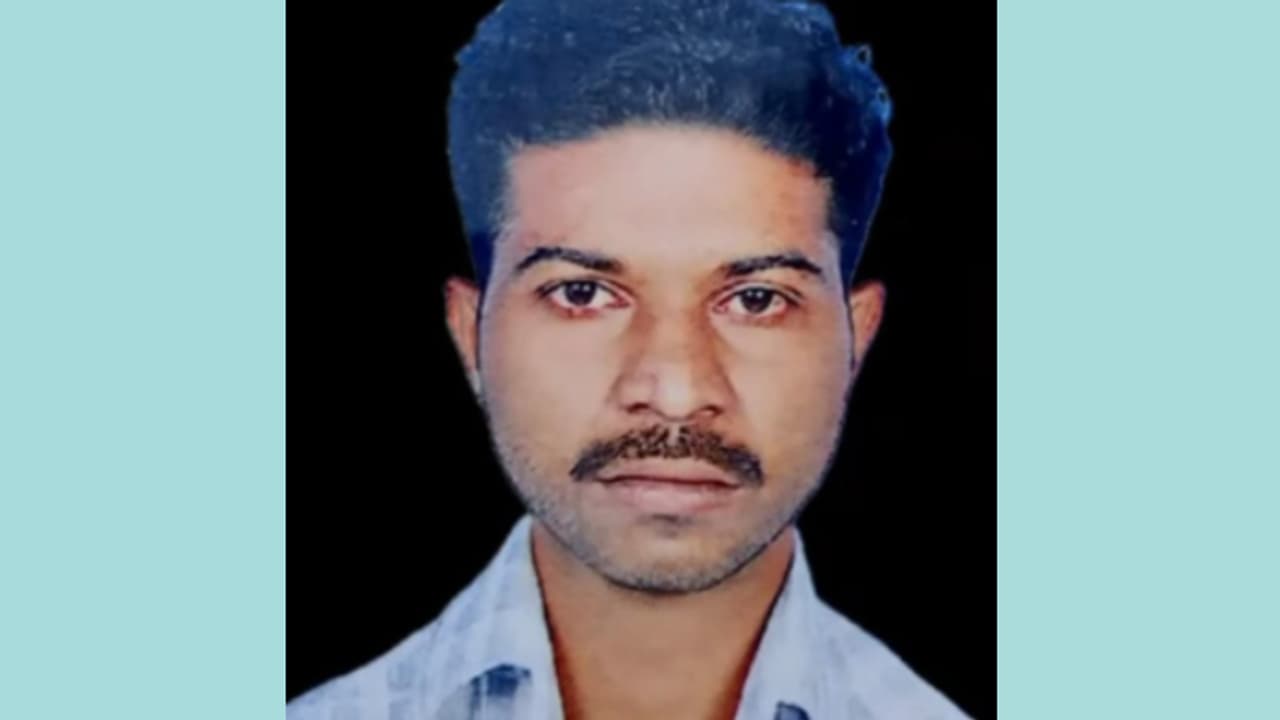 ഓലയും മടലും ശേഖരിക്കാൻ കൊതുമ്പു വള്ളത്തിൽ ആറ്റിലിറങ്ങി, ഭാരം താങ്ങാതെ വള്ളം മറിഞ്ഞ് ഒരാൾ മരിച്ചു