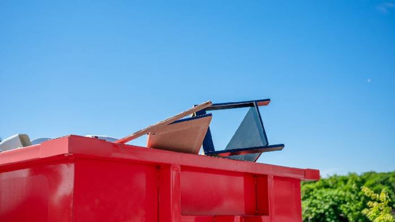 മാലിന്യത്തിൽ അരിച്ചുപെറുക്കും, 8 ലക്ഷത്തിന്റെ പിയാനോ അടക്കം കിട്ടിയത് 25 ലക്ഷത്തിന്റെ വസ്തുക്കള് മാലിന്യത്തിൽ അരിച്ചുപെറുക്കും, 8 ലക്ഷത്തിന്റെ പിയാനോ അടക്കം കിട്ടിയത് 25 ലക്ഷത്തിന്റെ വസ്തുക്കള്