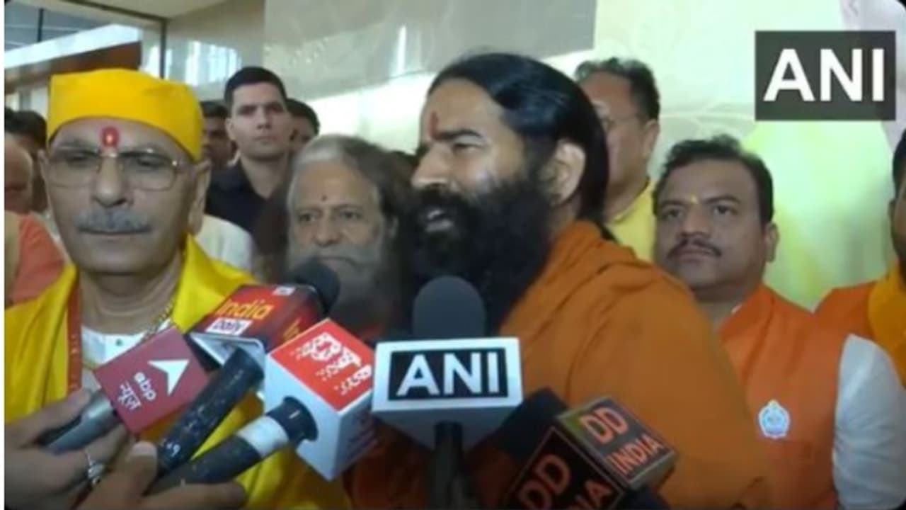 അടുത്ത ഗുരുകുലങ്ങൾ കറാച്ചിയിലും ലാഹോറിലും നിർമിക്കേണ്ടി വരും; പാകിസ്ഥാന്റെ തകർച്ച പ്രവചിച്ച് ബാബ രാംദേവ് അടുത്ത ഗുരുകുലങ്ങൾ കറാച്ചിയിലും ലാഹോറിലും നിർമിക്കേണ്ടി വരും; പാകിസ്ഥാന്റെ തകർച്ച പ്രവചിച്ച് ബാബ രാംദേവ്