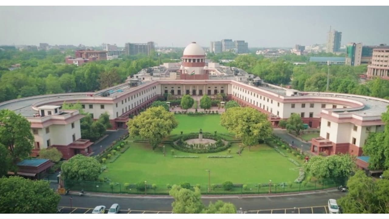 ജസ്റ്റിസ് കെ വി വിശ്വനാഥന് 120 കോടിയുടെ നിക്ഷേപം; 21 ജഡ്ജിമാരുടെ സ്വത്ത് വിവരം പുറത്തുവിട്ട് സുപ്രീം കോടതി ജസ്റ്റിസ് കെ വി വിശ്വനാഥന് 120 കോടിയുടെ നിക്ഷേപം; 21 ജഡ്ജിമാരുടെ സ്വത്ത് വിവരം പുറത്തുവിട്ട് സുപ്രീം കോടതി