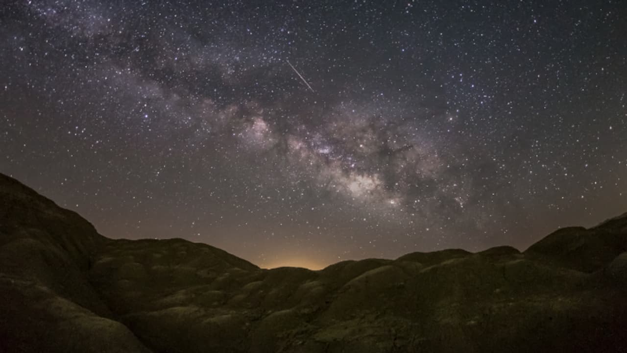 ഫ്ലവർ മൂൺ, ഉൽക്കാവർഷങ്ങൾ; കുവൈത്തിന്റെ ആകാശം ജ്യോതിശാസ്ത്ര പ്രതിഭാസങ്ങൾക്ക് സാക്ഷ്യം വഹിക്കും ഫ്ലവർ മൂൺ, ഉൽക്കാവർഷങ്ങൾ; കുവൈത്തിന്റെ ആകാശം ജ്യോതിശാസ്ത്ര പ്രതിഭാസങ്ങൾക്ക് സാക്ഷ്യം വഹിക്കും