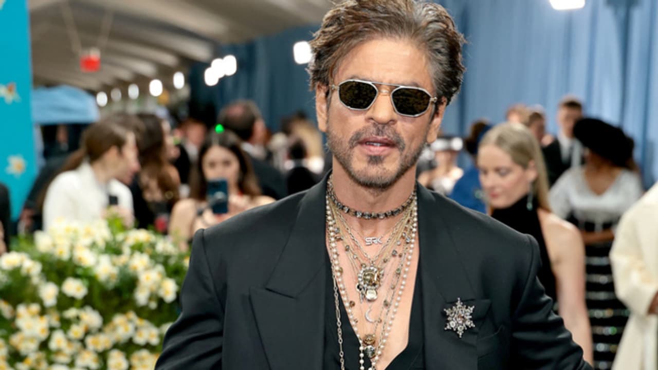 മെറ്റ് ഗാലയില്‍ ബ്ലാക്കില്‍ തിളങ്ങി ഷാരൂഖ് ഖാൻ