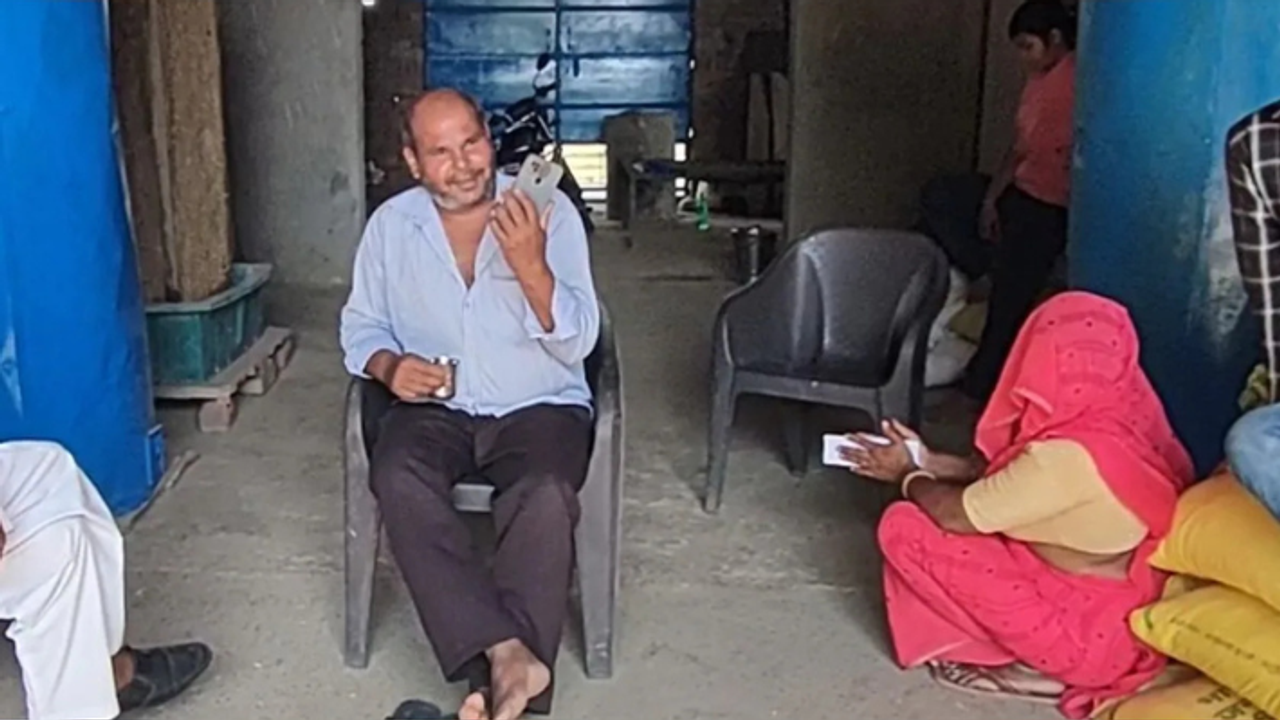 hathras farmer ajit World richest man bank glitch 36 digit balance up news