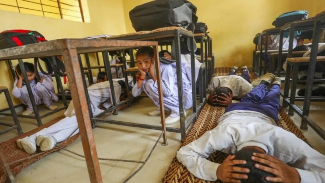 ಯುದ್ಧದ ಮಾಕ್‌ ಡ್ರಿಲ್‌ನಿಂದ ನಾಳೆ ಶಾಲಾ ಕಾಲೇಜು, ಕಚೇರಿಗಳಿಗೆ ರಜೆ ಇದೆಯಾ?