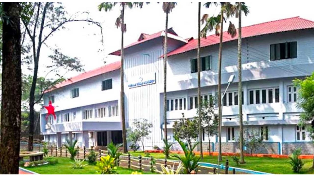 കേരള മീഡിയ അക്കാദമിയുടെ ഫോട്ടോജേണലിസം ഡിപ്ലോമ; അപേക്ഷാ തിയതി നീട്ടി കേരള മീഡിയ അക്കാദമിയുടെ ഫോട്ടോജേണലിസം ഡിപ്ലോമ; അപേക്ഷാ തിയതി നീട്ടി