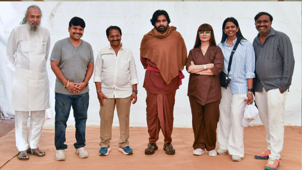 HariHara VeeraMallu: పవన్ ఫ్యాన్స్కి పండగే.. హరిహర వీరమల్లు నుంచి బిగ్ అప్టేట్ HariHara VeeraMallu: పవన్ ఫ్యాన్స్కి పండగే.. హరిహర వీరమల్లు నుంచి బిగ్ అప్టేట్