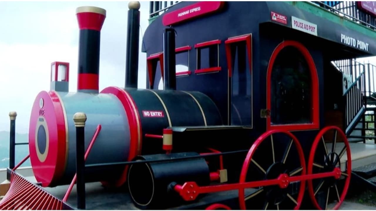 മൂന്നാറിൽ ട്രെയിൻ! സവിശേഷതകളേറെ; പള്ളിവാസൽ പഞ്ചായത്തിന്റെ വ്യത്യസ്തമായൊരു 'ടേക്ക് എ ബ്രേക്ക്' മൂന്നാറിൽ ട്രെയിൻ! സവിശേഷതകളേറെ; പള്ളിവാസൽ പഞ്ചായത്തിന്റെ വ്യത്യസ്തമായൊരു 'ടേക്ക് എ ബ്രേക്ക്'