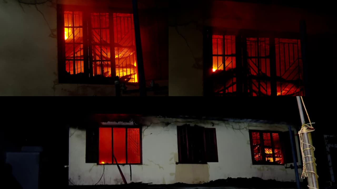 ആക്രി ഗോഡൗണിന് തീപിടിച്ചു; തീ അണയ്ക്കാനുള്ള ശ്രമം തുടരുന്നു ആക്രി ഗോഡൗണിന് തീപിടിച്ചു; തീ അണയ്ക്കാനുള്ള ശ്രമം തുടരുന്നു