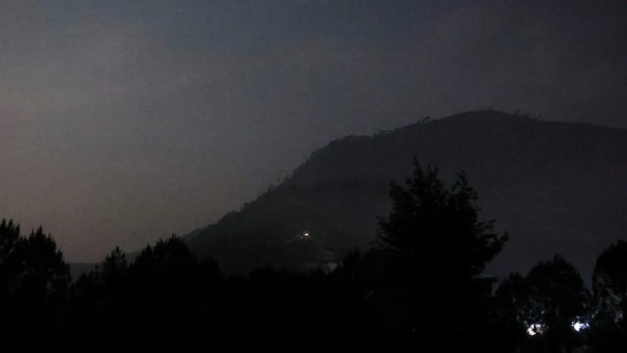 India Pakistan War: జోధ్పూర్లో బ్లాక్అవుట్..అంధకారంలోనే పెళ్లి వేడుకలు India Pakistan War: జోధ్పూర్లో బ్లాక్అవుట్..అంధకారంలోనే పెళ్లి వేడుకలు