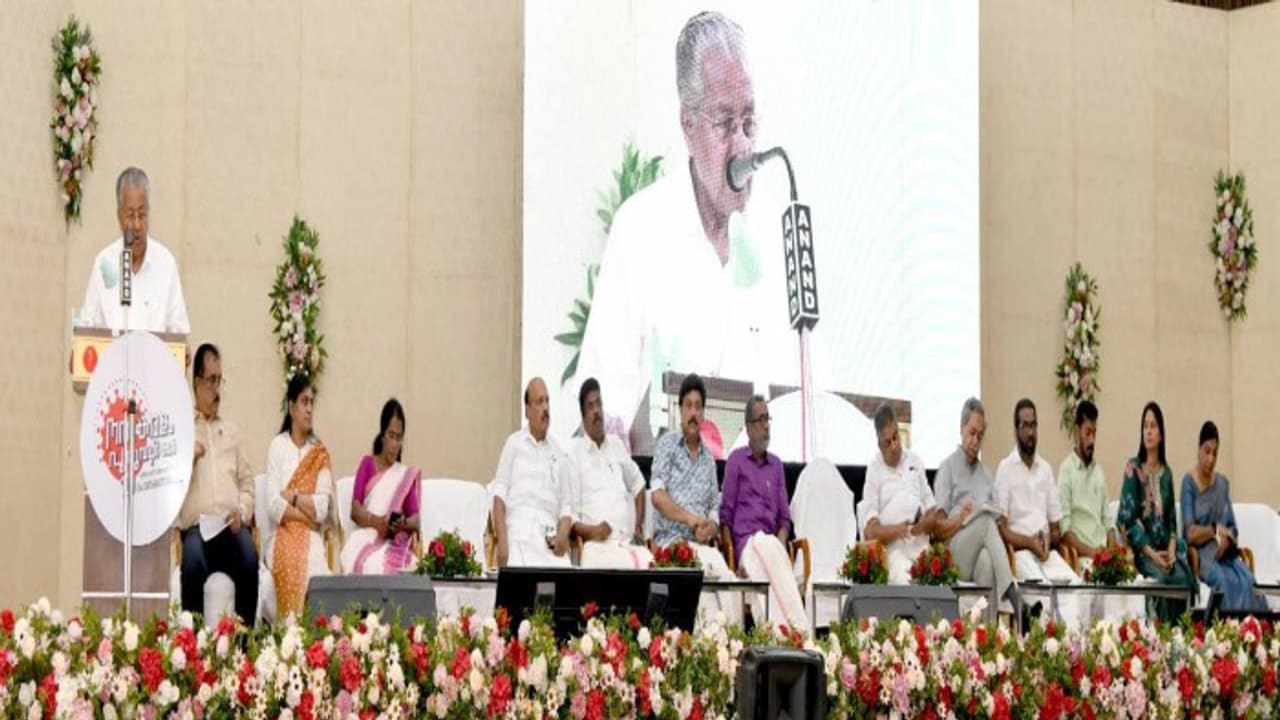 ആലപ്പുഴയിൽ നിർമ്മിച്ചത് 24 പാലങ്ങൾ, കുടുംബങ്ങളെ ദാരിദ്ര്യമുക്തമാക്കി: മുഖ്യമന്ത്രി