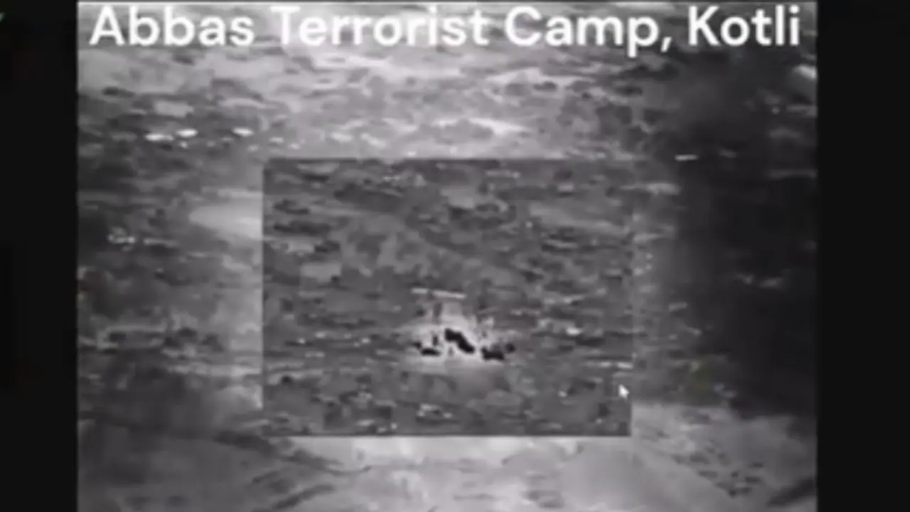 ഒരു നിമിഷം കൊണ്ട് ഭീകരര് തവിടുപൊടി; അബ്ബാസ് ഭീകര താവളം തകര്ത്ത ദൃശ്യങ്ങള് പുറത്തുവിട്ട് ഇന്ത്യന് ആര്മി ഒരു നിമിഷം കൊണ്ട് ഭീകരര് തവിടുപൊടി; അബ്ബാസ് ഭീകര താവളം തകര്ത്ത ദൃശ്യങ്ങള് പുറത്തുവിട്ട് ഇന്ത്യന് ആര്മി