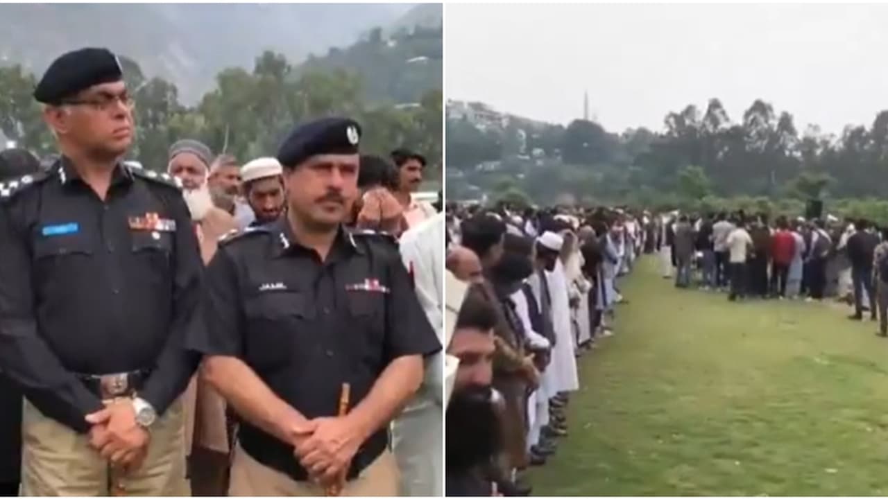 ഓപ്പറേഷൻ സിന്ദൂര്; കൊല്ലപ്പെട്ട ഭീകരന്റെ സംസ്കാര ചടങ്ങിൽ ഐഎസ്ഐ, പാക് പൊലീസ് ഉദ്യോഗസ്ഥര് പങ്കെടുത്തതായി സൂചന ഓപ്പറേഷൻ സിന്ദൂര്; കൊല്ലപ്പെട്ട ഭീകരന്റെ സംസ്കാര ചടങ്ങിൽ ഐഎസ്ഐ, പാക് പൊലീസ് ഉദ്യോഗസ്ഥര് പങ്കെടുത്തതായി സൂചന