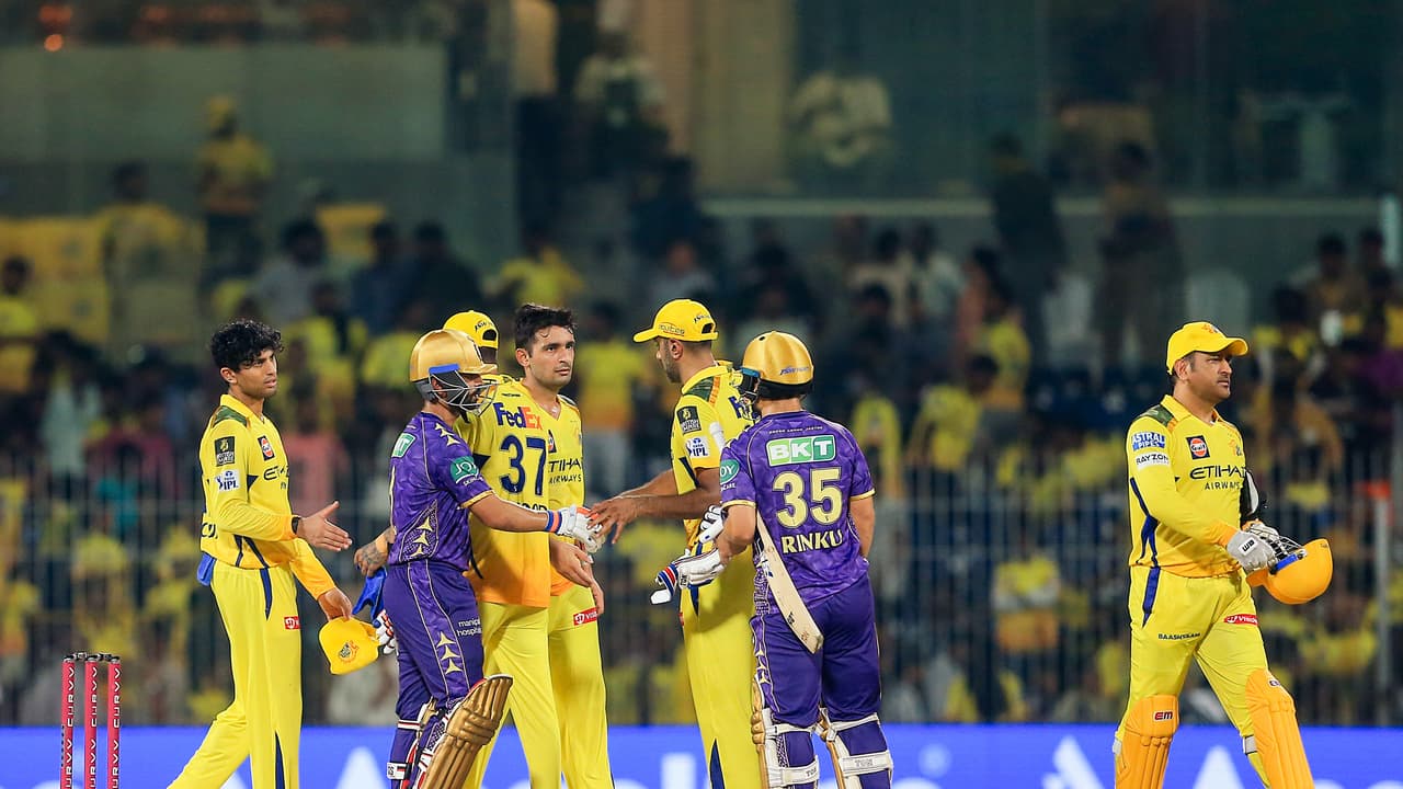 ചെന്നൈക്കെതിരായ ജീവന്മരണ പോരില് കൊല്ക്കത്തയ്ക്ക് ടോസ്; ഇരു ടീമിലും മാറ്റം, മനീഷ് പാണ്ഡെ കളിക്കും ചെന്നൈക്കെതിരായ ജീവന്മരണ പോരില് കൊല്ക്കത്തയ്ക്ക് ടോസ്; ഇരു ടീമിലും മാറ്റം, മനീഷ് പാണ്ഡെ കളിക്കും