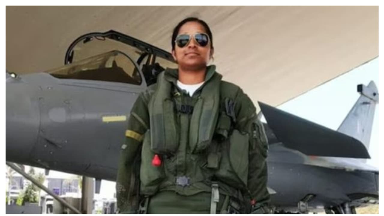 റഫാൽ യുദ്ധവിമാനം പറത്തുന്ന ഇന്ത്യയിലെ ഏക വനിതാ പൈലറ്റ്; ഇനി ബഹിരാകാശത്തേക്ക് റഫാൽ യുദ്ധവിമാനം പറത്തുന്ന ഇന്ത്യയിലെ ഏക വനിതാ പൈലറ്റ്; ഇനി ബഹിരാകാശത്തേക്ക്