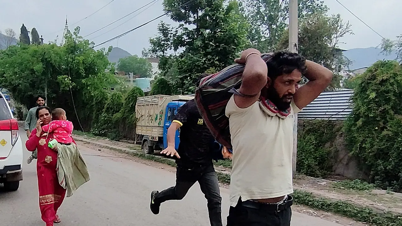 पाकिस्तान की हिमाकत, गोलीबारी में 15 नागरिकों की मौत पाकिस्तान की हिमाकत, गोलीबारी में 15 नागरिकों की मौत
