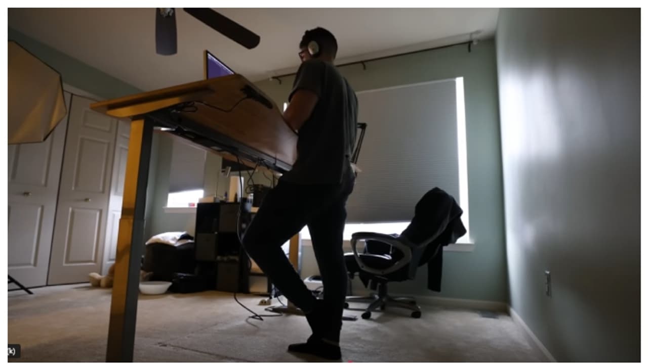 ഒരാഴ്ച ഒറ്റ നിൽപ്പ് നില്ക്കാന് യൂട്യൂബര്, പക്ഷേ, അഞ്ചാം ദിവസം അത് സംഭവിച്ചു; വീഡിയോ വൈറല് ഒരാഴ്ച ഒറ്റ നിൽപ്പ് നില്ക്കാന് യൂട്യൂബര്, പക്ഷേ, അഞ്ചാം ദിവസം അത് സംഭവിച്ചു; വീഡിയോ വൈറല്