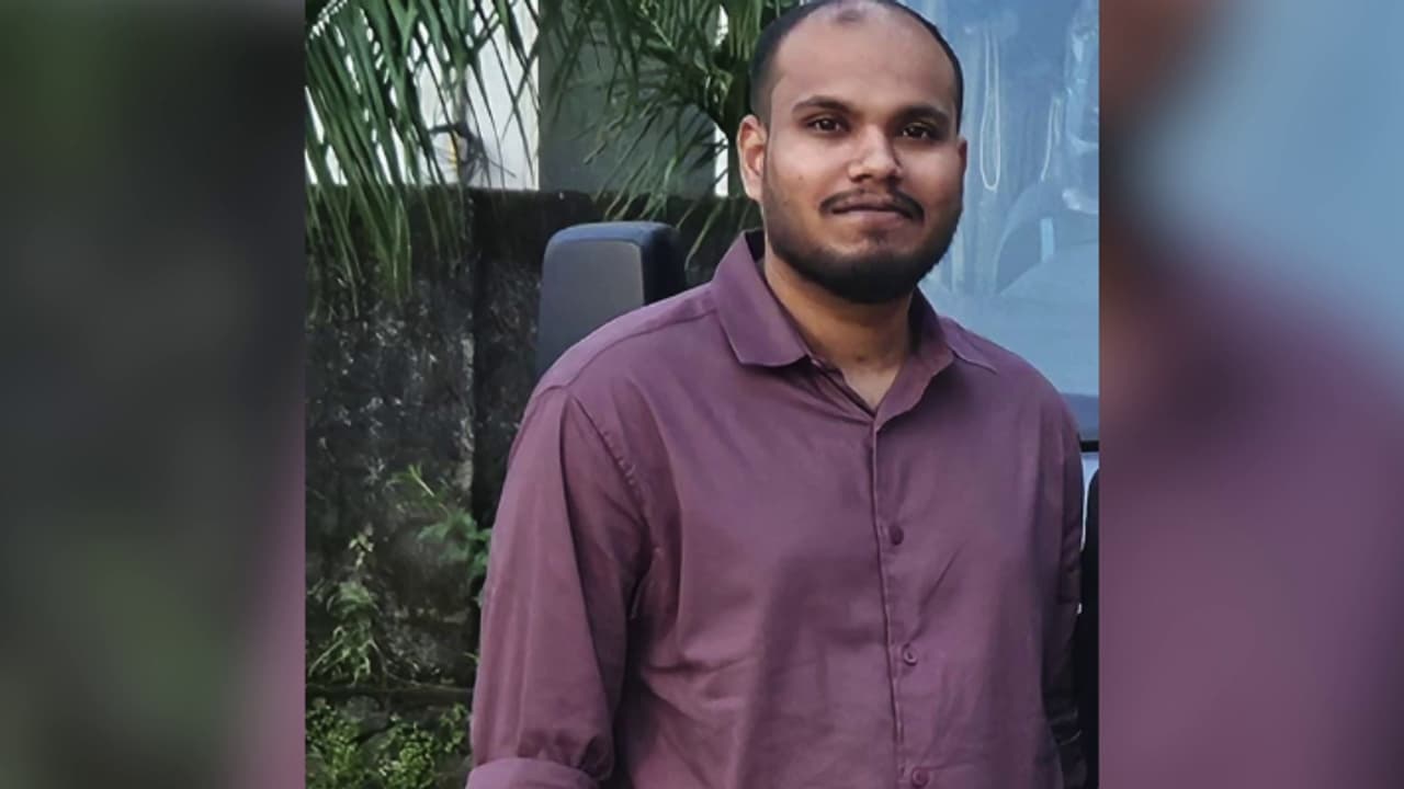 മലയാളി യുവാവ് മുഹമ്മദ് ഷാനിബ് കാശ്മീരിലേക്ക് പോയത് എന്തിന്? വിവരം തേടി പൊലീസ്, വീട്ടിലെത്തി മൊഴിയെടുത്തു മലയാളി യുവാവ് മുഹമ്മദ് ഷാനിബ് കാശ്മീരിലേക്ക് പോയത് എന്തിന്? വിവരം തേടി പൊലീസ്, വീട്ടിലെത്തി മൊഴിയെടുത്തു