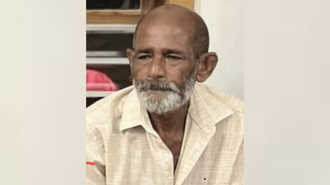 സംഭവം രാത്രി 11 മണിയോടെ; വീട്ടിൽ വഴക്കുണ്ടായതിന് പിന്നാലെ വയനാട് ജില്ലയിലെ എടവകയിൽ മകൻ അച്ഛനെ വെട്ടിക്കൊന്നു സംഭവം രാത്രി 11 മണിയോടെ; വീട്ടിൽ വഴക്കുണ്ടായതിന് പിന്നാലെ വയനാട് ജില്ലയിലെ എടവകയിൽ മകൻ അച്ഛനെ വെട്ടിക്കൊന്നു