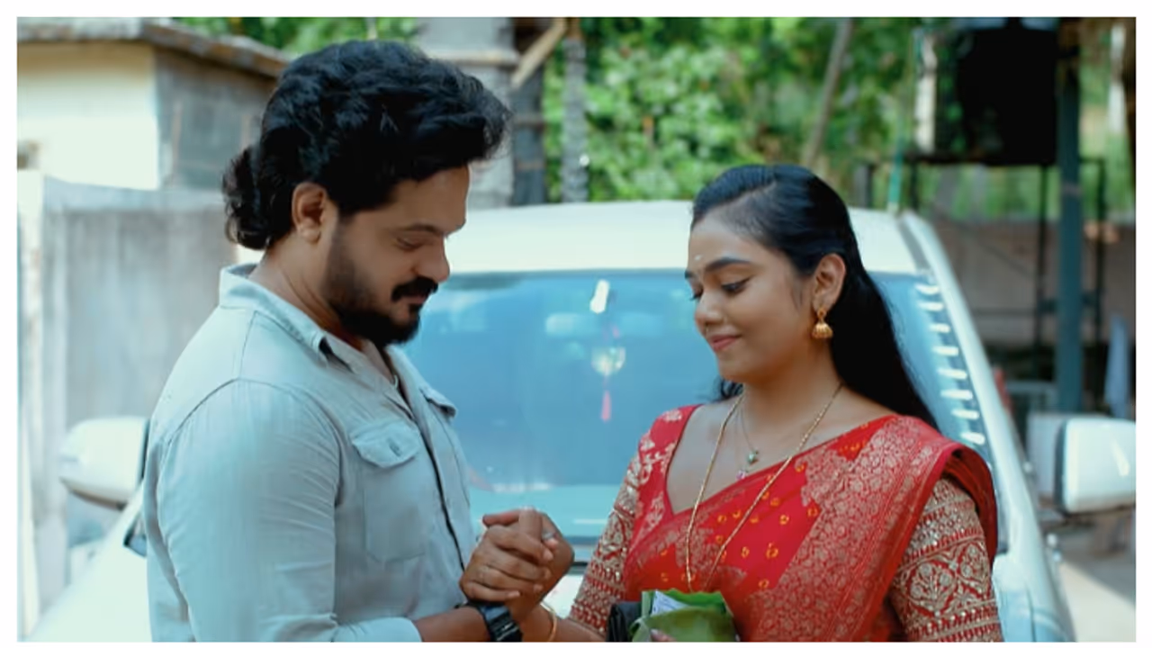 രേവതി കാർ വാങ്ങിത്തന്ന സന്തോഷത്തിൽ സച്ചി ചെമ്പനീർ പൂവ് സീരിയൽ റിവ്യൂ