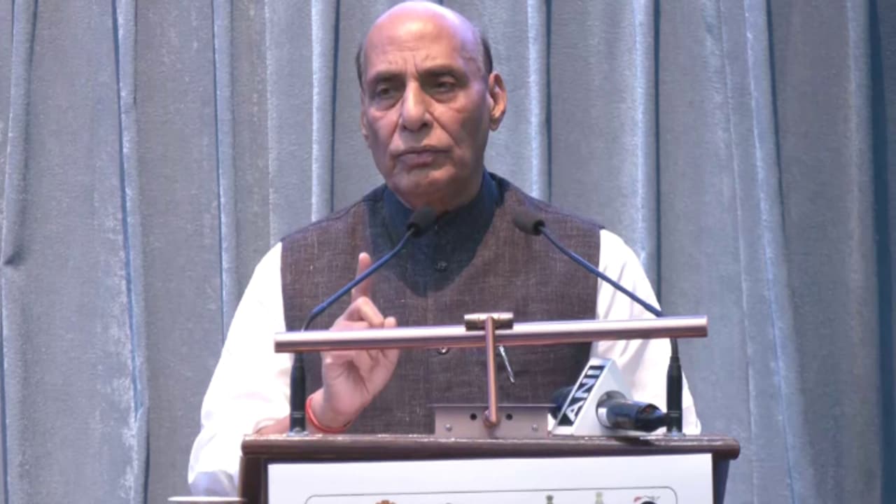 കൊല്ലപ്പെട്ടത് 100ലേറെ ഭീകരർ, സാധാരണ പൗരന്മാരിൽ ഒരാൾ പോലും കൊല്ലപ്പെട്ടിട്ടില്ല; പ്രതിരോധമന്ത്രി രാജ്നാഥ്സിംഗ് കൊല്ലപ്പെട്ടത് 100ലേറെ ഭീകരർ, സാധാരണ പൗരന്മാരിൽ ഒരാൾ പോലും കൊല്ലപ്പെട്ടിട്ടില്ല; പ്രതിരോധമന്ത്രി രാജ്നാഥ്സിംഗ്