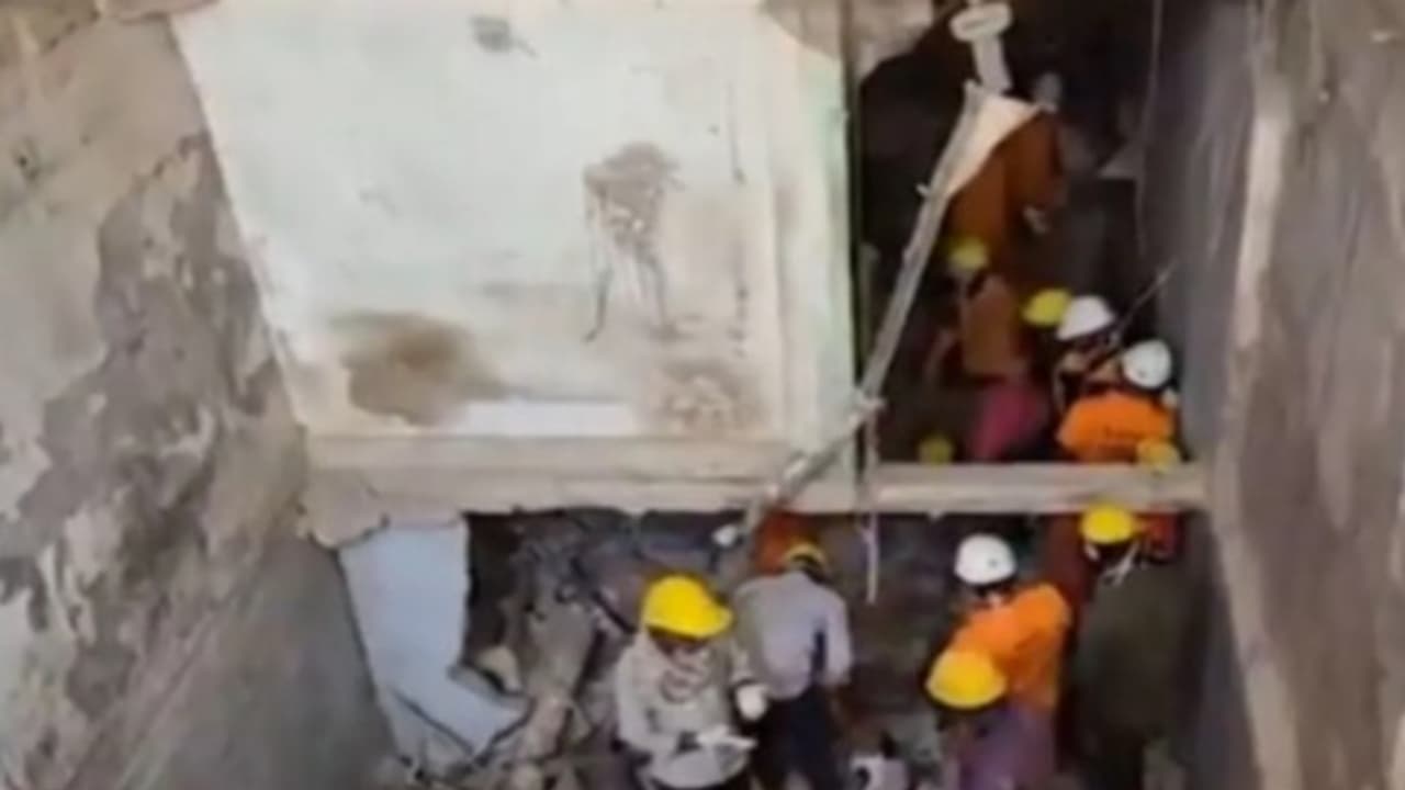 കടയിൽ ഉപയോഗിച്ച ഗ്യാസ് സിലിണ്ടർ പൊട്ടിത്തെറിച്ച് ഒൻപത് മരണം, എട്ട് പേർക്ക് പരിക്ക്; വൻ അപകടമെന്ന് അധികൃതർ കടയിൽ ഉപയോഗിച്ച ഗ്യാസ് സിലിണ്ടർ പൊട്ടിത്തെറിച്ച് ഒൻപത് മരണം, എട്ട് പേർക്ക് പരിക്ക്; വൻ അപകടമെന്ന് അധികൃതർ