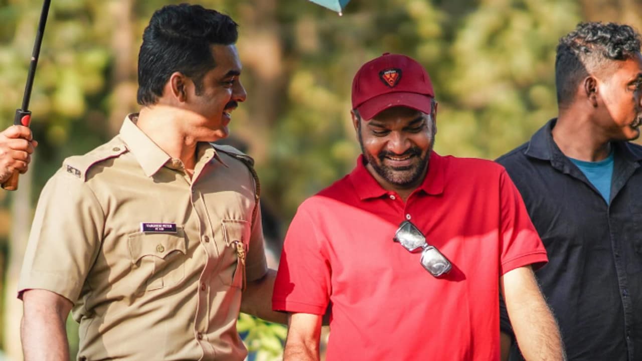 'ആ വിഷയങ്ങള്‍ നരിവേട്ട അടയാളപ്പെടുത്തും', സംവിധായകൻ അനുരാജ് മനോഹർ അഭിമുഖം