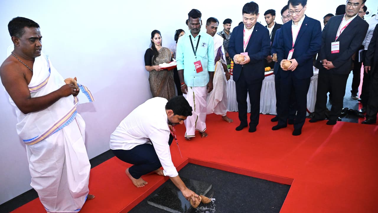 Nara lokesh: ఎల్జీ భూమి పూజలో భారత సంప్రదాయానికి పెద్ద‌పీట‌వేసిన కొరియన్లు.. నారా లోకేష్ ప్రశంసలు 