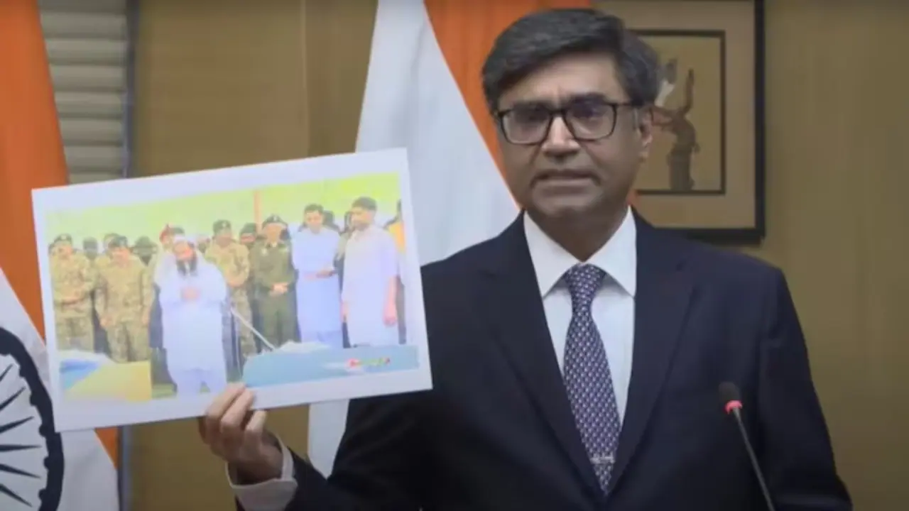 ಟೆರರಿಸ್ಟ್‌ಗಳಿಗೆ ಸರ್ಕಾರಿ ಗೌರವ ನೀಡಿ ಅಂತ್ಯಸಂಸ್ಕಾರ ಮಾಡಿದ್ದಾರೆ: ಪಾಕ್‌ ಜನ್ಮಜಾಲಾಡಿದ ಭಾರತ