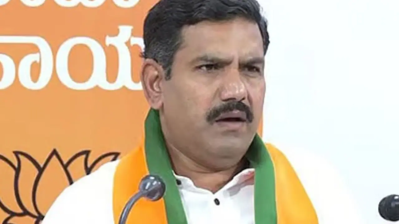 ಬಿಜೆಪಿ ಆಡಳಿತದ ರಾಜ್ಯಗಳಲ್ಲಿ ಪಾಕ್ ಪ್ರಜೆಗಳನ್ನ ಹೊರದಬ್ಬಿದ್ರೂ, ಕರ್ನಾಟಕದಲ್ಲೇಕೆ ಮೀನಾಮೇಷ? ಬಿಜೆಪಿ ಕಿಡಿ