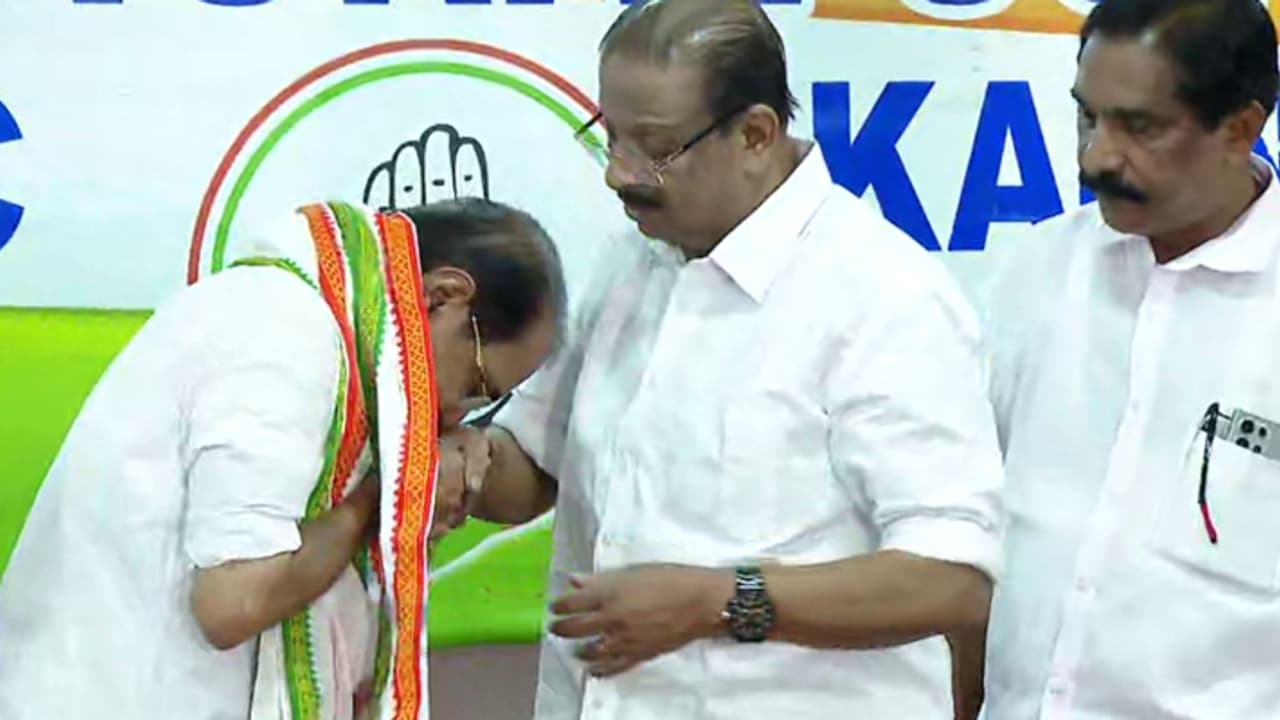 'സണ്ണി എന്റെ സ്വന്തം', അദ്ദേഹം വന്നതിൽ സന്തോഷം മാത്രമെന്ന് സുധാകരൻ; സുധാകരന് പകരക്കാരനാകാൻ ആവില്ലെന്ന് സണ്ണി 'സണ്ണി എന്റെ സ്വന്തം', അദ്ദേഹം വന്നതിൽ സന്തോഷം മാത്രമെന്ന് സുധാകരൻ; സുധാകരന് പകരക്കാരനാകാൻ ആവില്ലെന്ന് സണ്ണി